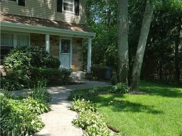 4 Harrison Cmns, Yaphank, NY 11980