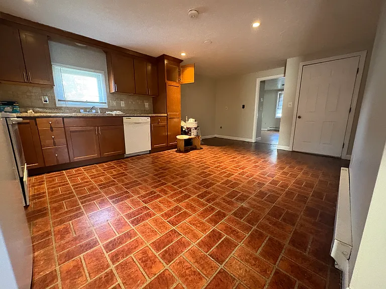 25 Coburn Ave #1.1 — Photo 6