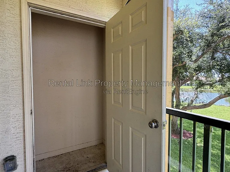 11530 Villa Grand #1121 — Photo 37
