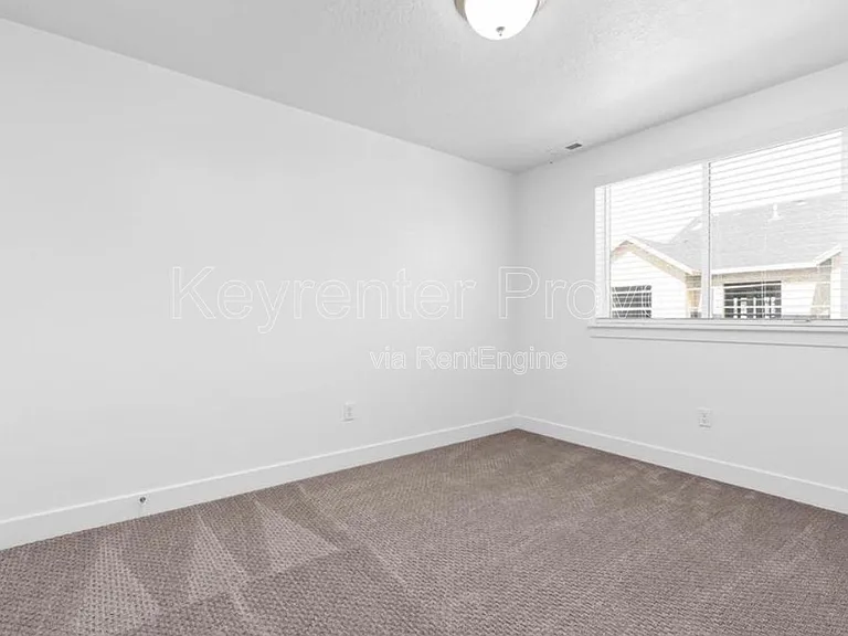 909 N 1300 E — Photo 7