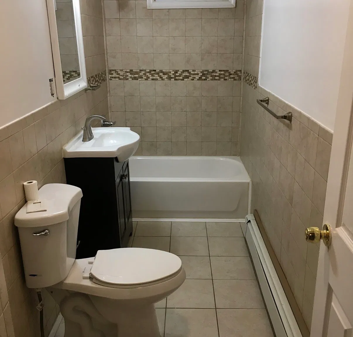 3 bed, 1000 sqft, $2,450 — Photo 4