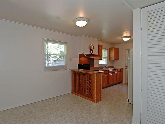 4th image of 1607 Seminole Ln