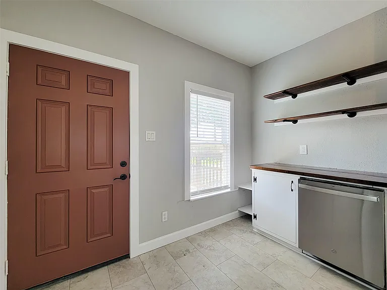 802 E 39th St — Photo 35