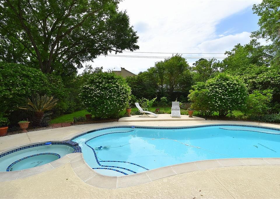 The backyard at 11919 Carriage Hill will WOW you! Lovely pool and spa with a sun deck and plenty of green space which is beautifully landscaped.