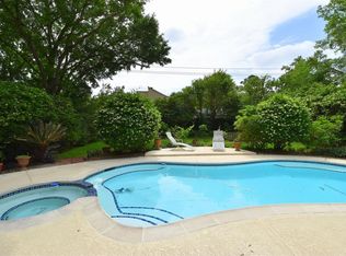 11919 Carriage Hill Dr, Houston, TX 77077