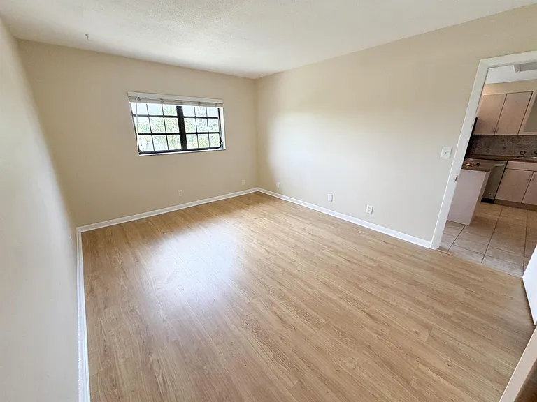 917 NE 16th Ave #16 — Photo 11