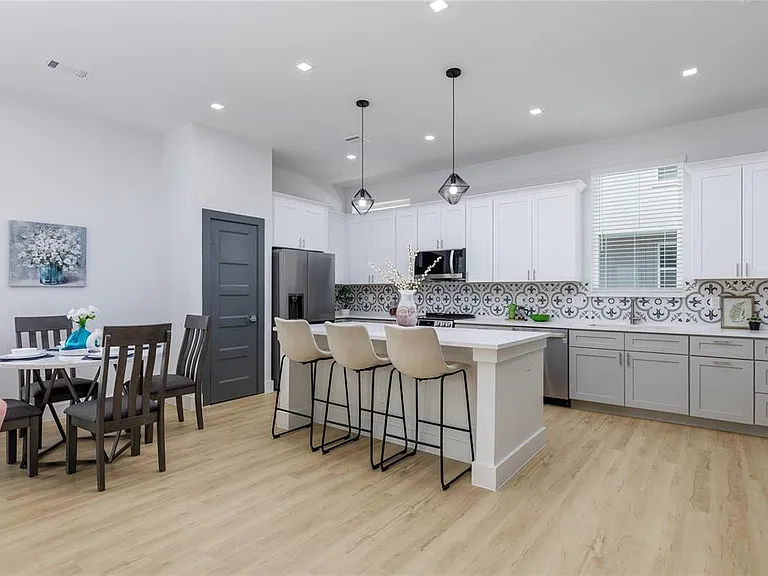 2801 Weisenberger St #101 — Photo 23