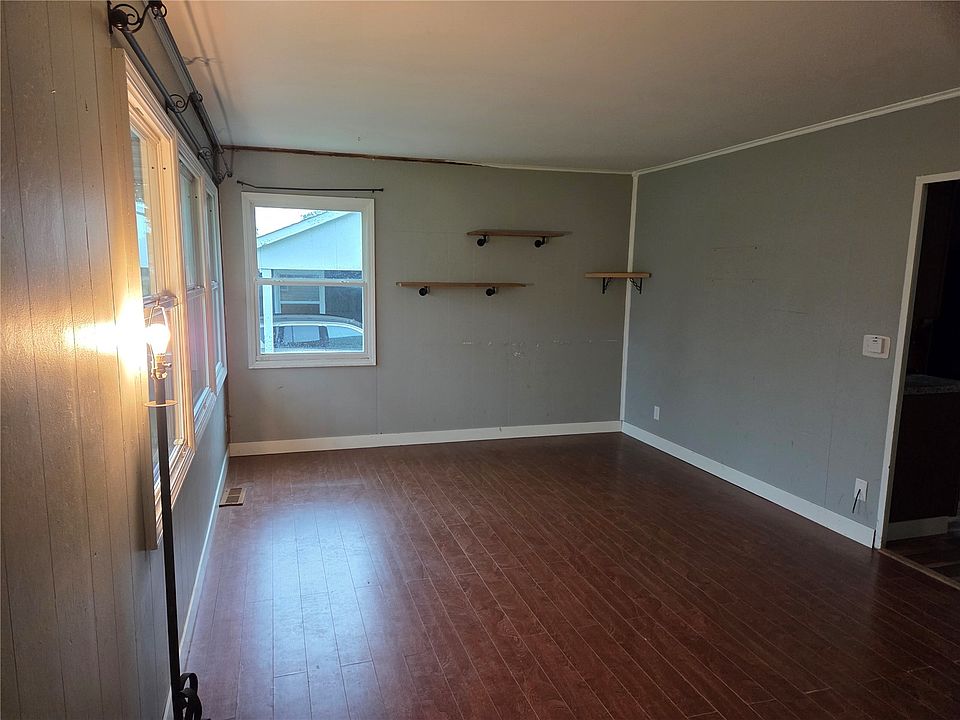 4324 Benton St NE, Cedar Rapids, IA 52402 | Zillow