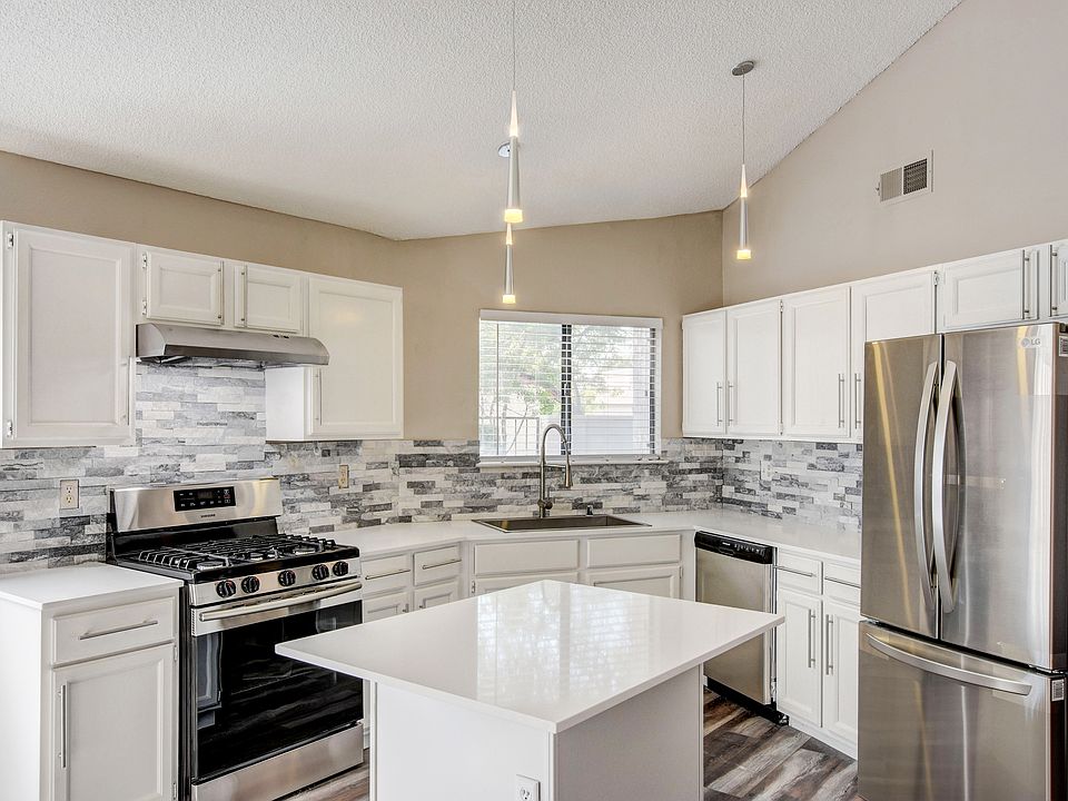 Luxury Open Concept Kitchen