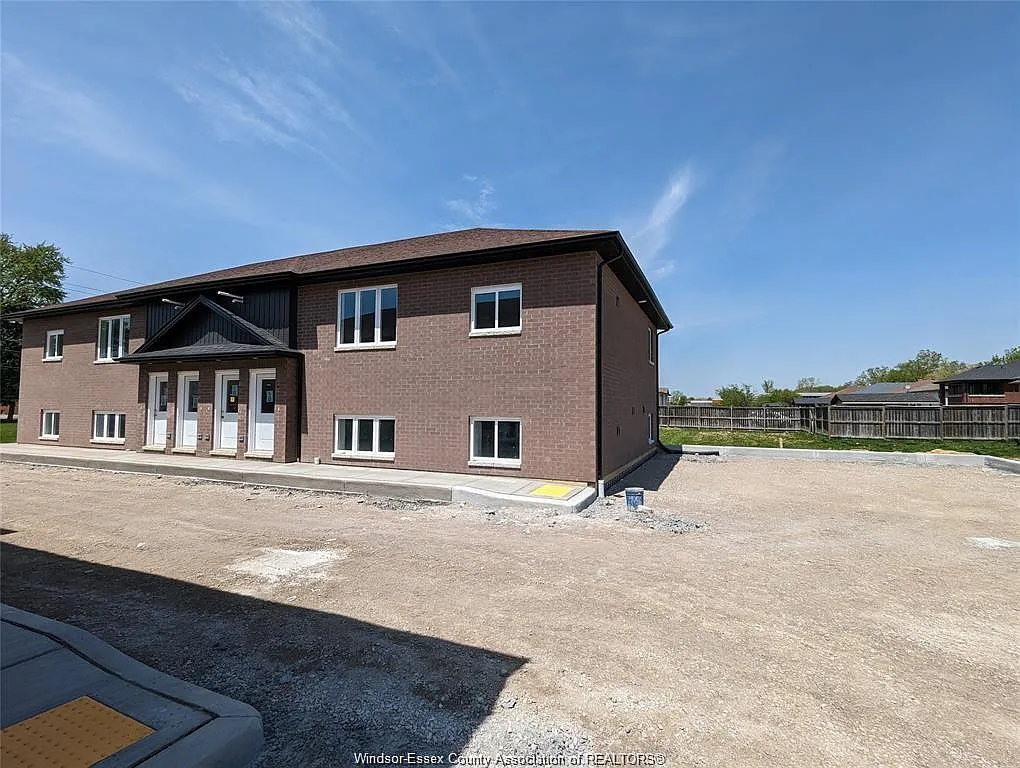 Building Photo - 2270 Daytona Ave #D