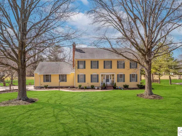 1670 Hedge Apple Dr, Sedalia, MO 65301