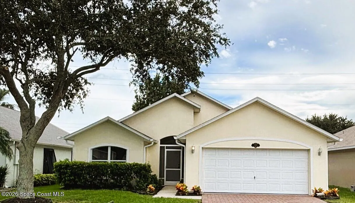 4 bed, 2.0 bath, 1575 sqft, $2,300 — Photo 1