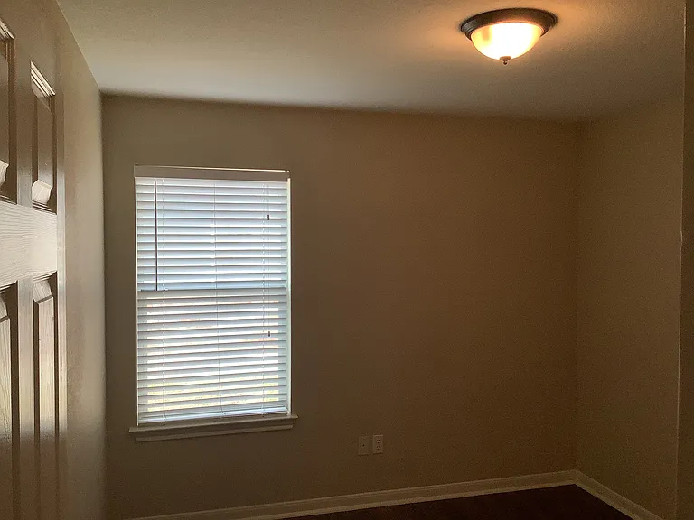 101 Hanstrom Dr — Photo 14
