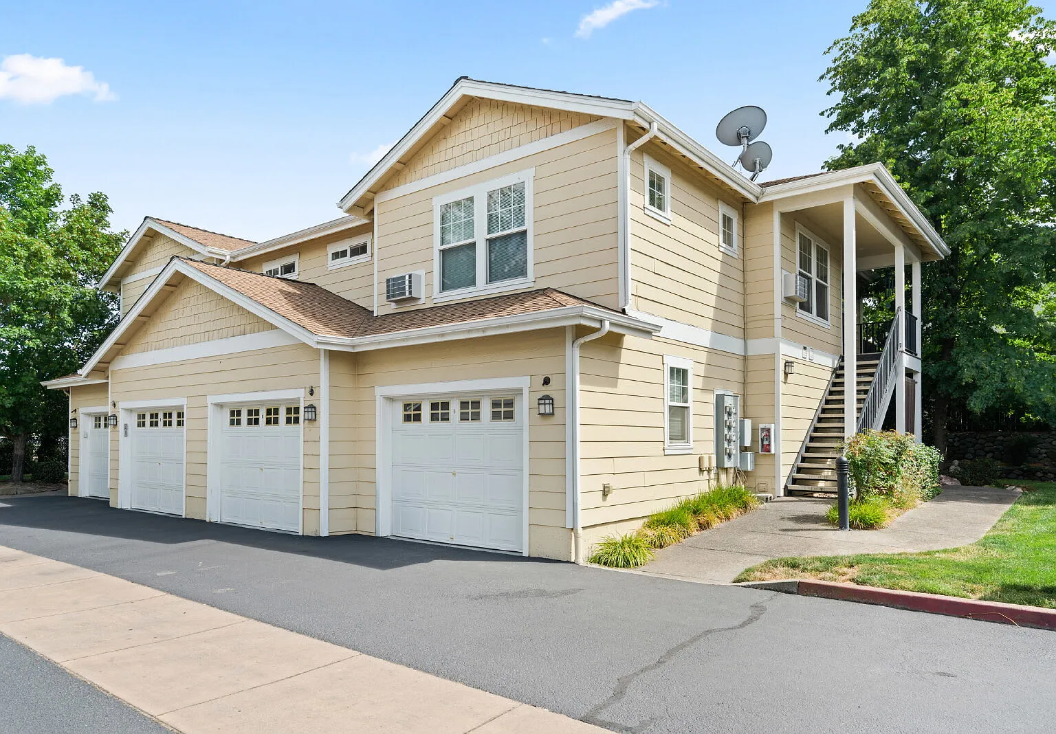 Modern Condo in Ashland, OR — Photo 1