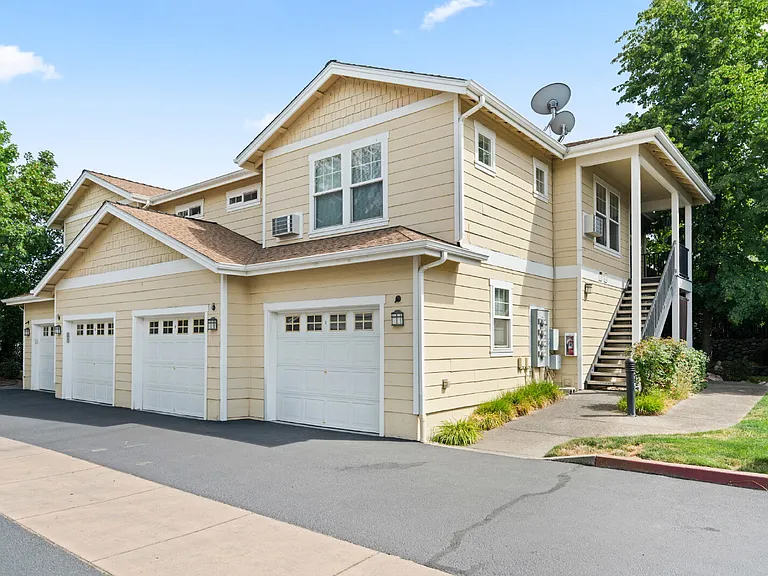 2221 McCall Dr — Photo 1