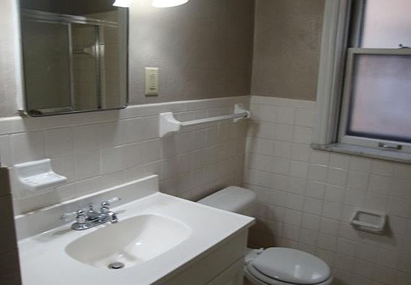 4th image of 6211 Nottingham Ave #1