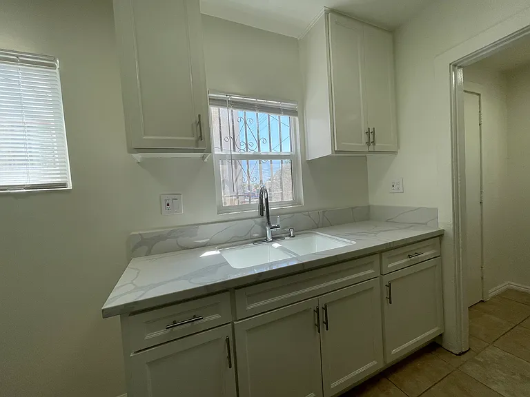 5217 Lexington Ave — Photo 14