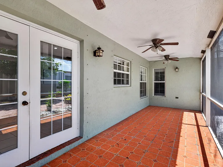 4481 NW 20th Ave — Photo 15