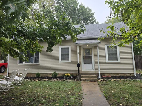1118 Thompson St, Winfield, KS 67156