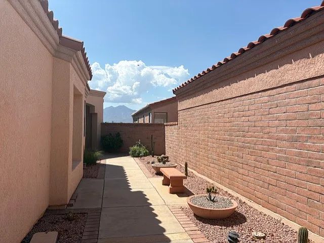 3 bed, 2.0 bath, 1722 sqft, $1,950 — Photo 2