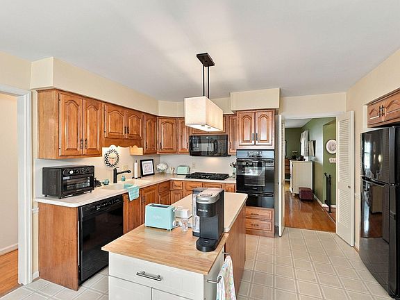 4th image of 2224 Markham Ct