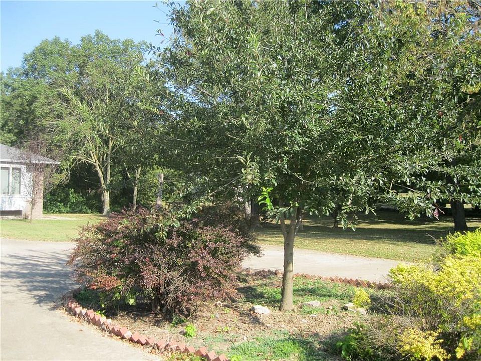 2nd image of 1 Lundy Ln