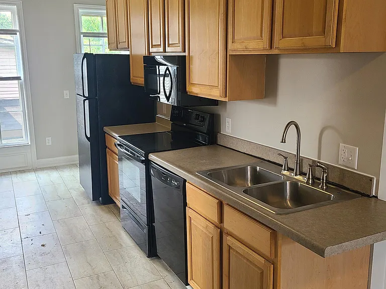 436 W Walnut St #2 — Photo 3