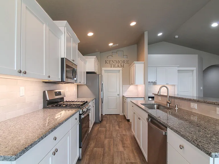 2950 Woodland Pl — Photo 2
