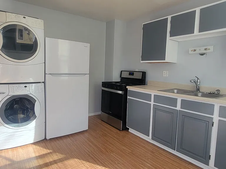 132 1/2 Greenwood Ave #132 — Photo 6