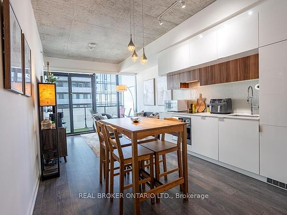 2nd image of 185 Roehampton Ave S #1601