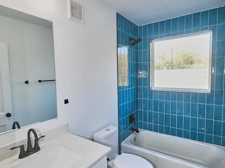 3300 Tom Green St #5 — Photo 20
