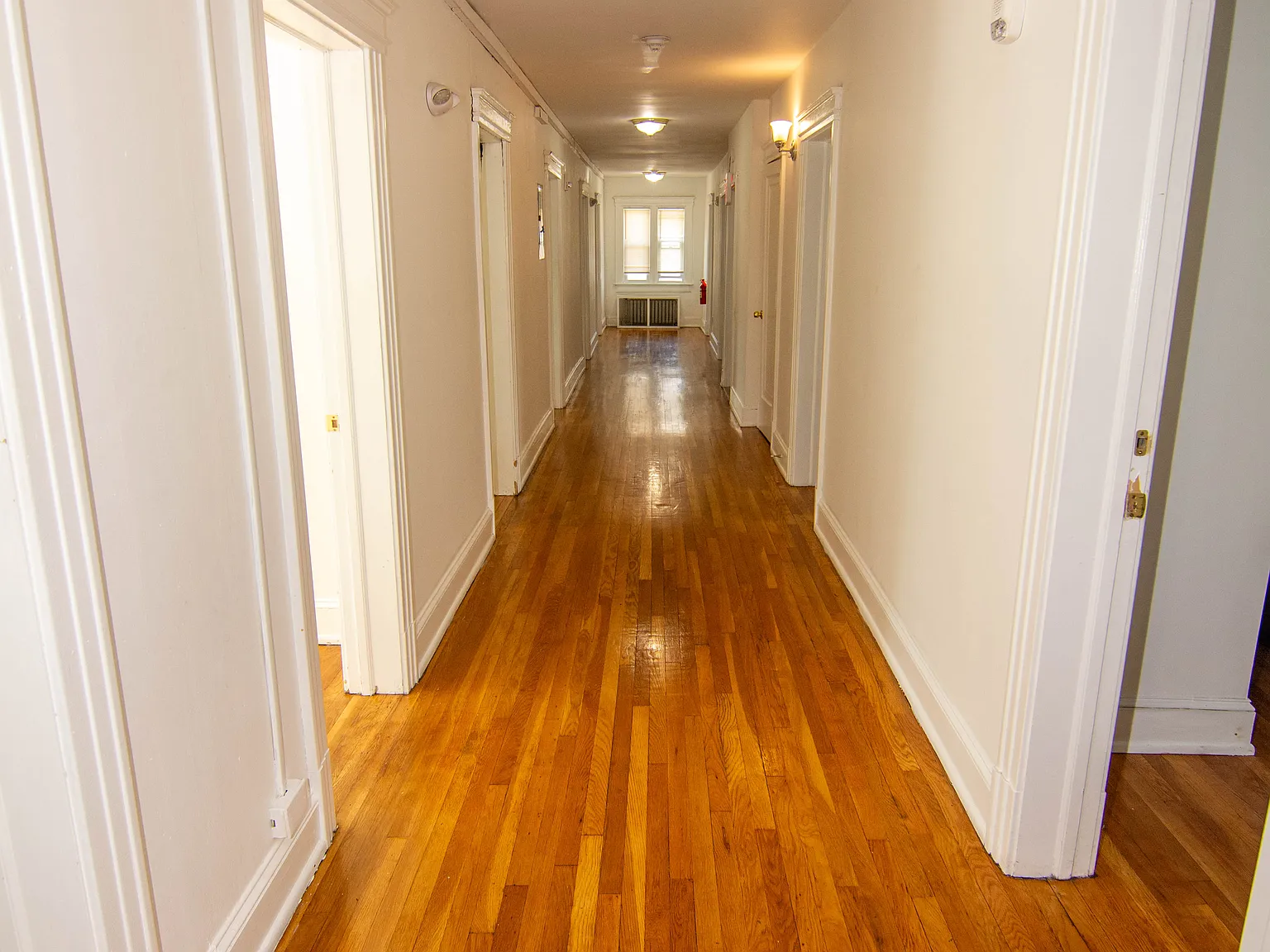 8 bed, 9000 sqft, $650 — Photo 4