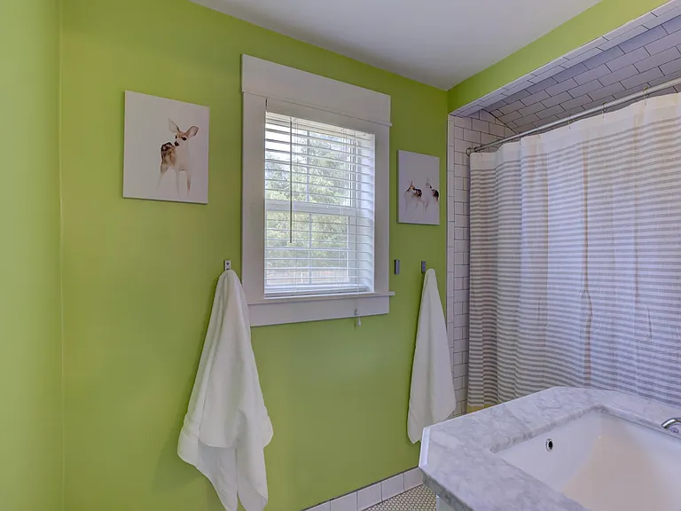 1075 Meda St — Photo 11