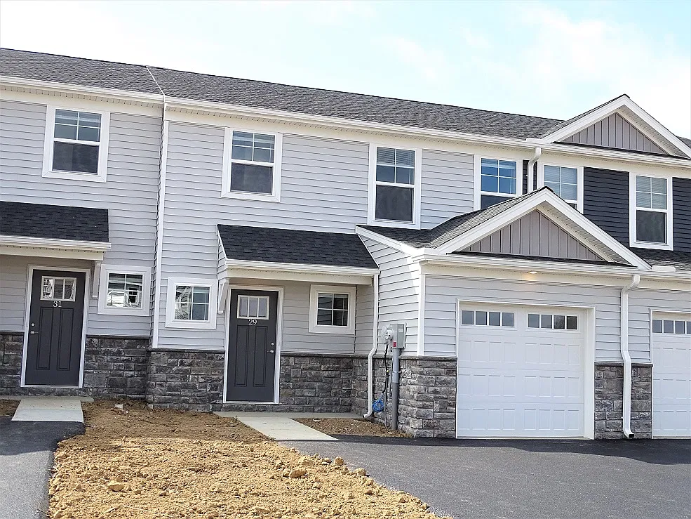 3 bed, 2.5 bath, 1297 sqft, $1,995 — Photo 1