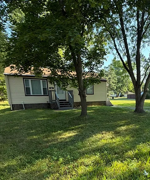 457 Maryland St NE — Photo 1
