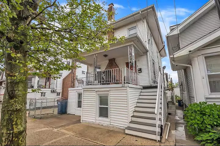 22 N Austin Ave — Photo 1
