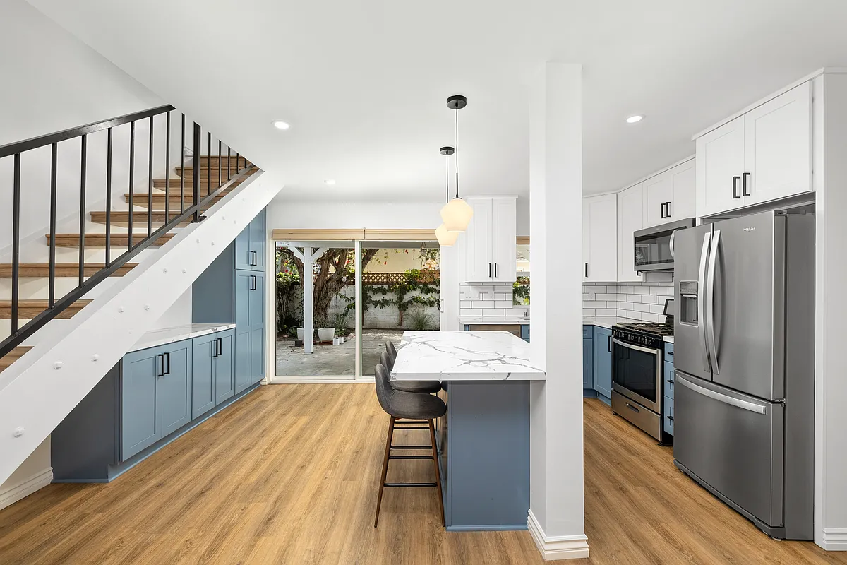 Building Photo - 3852 W 157th St