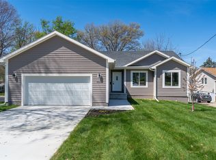 4026 Glover Ave, Des Moines, IA 50315