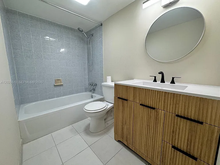 401 Golden Isles Dr #614 — Photo 32