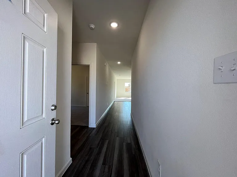 786 Yorkshire Dr — Photo 13