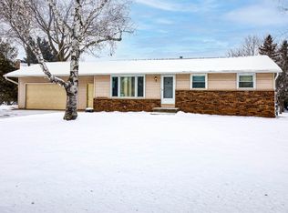 2880 Hillcrest Ct, Green Bay, WI 54313