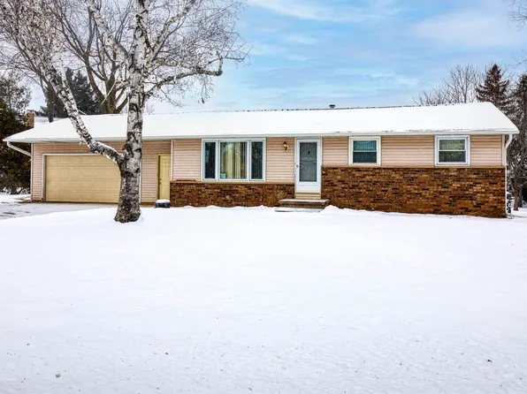 2880 Hillcrest Ct, Green Bay, WI 54313