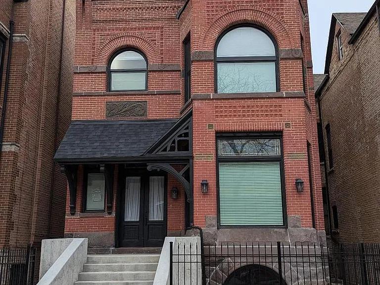 2150 W Monroe St — Photo 1