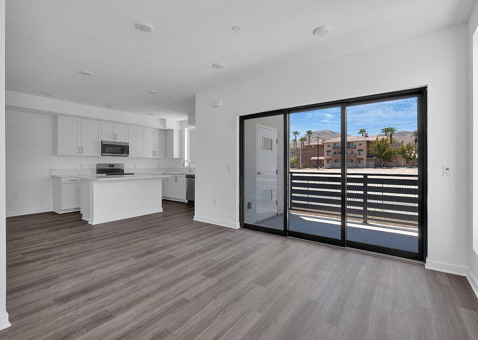 1st image of 68550 Grove St #104