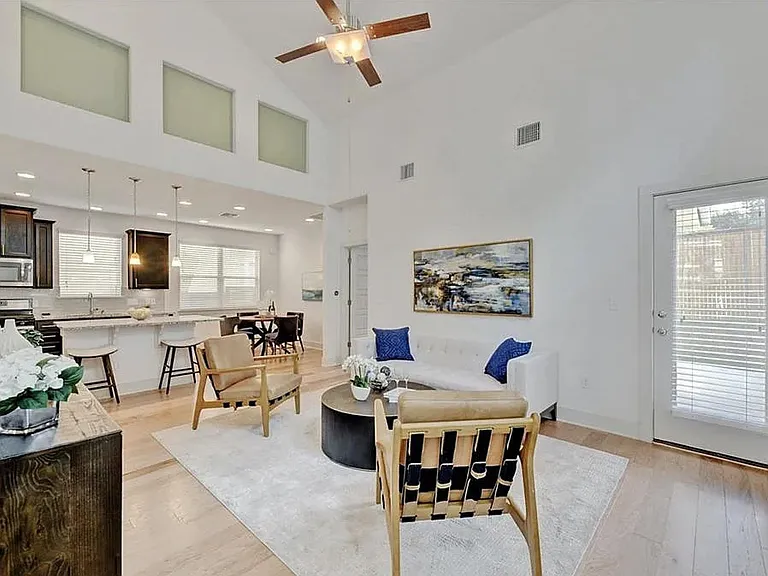 1404 Casa Dr — Photo 5