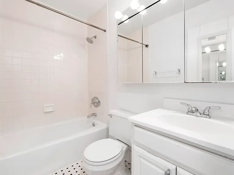 275 W 96th St #6P — Photo 6