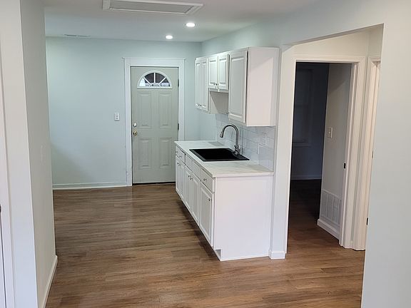 3rd image of 1140 Lincoln Ave