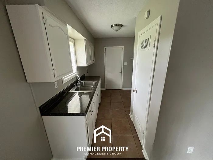 4190 Arrowood Ave — Photo 6