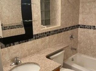 4260 Colden St, Flushing, NY 11355