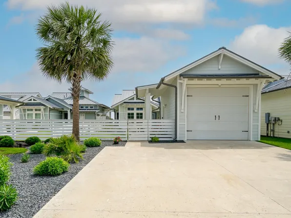 118 Reserve Ln, Rockport, TX 78382